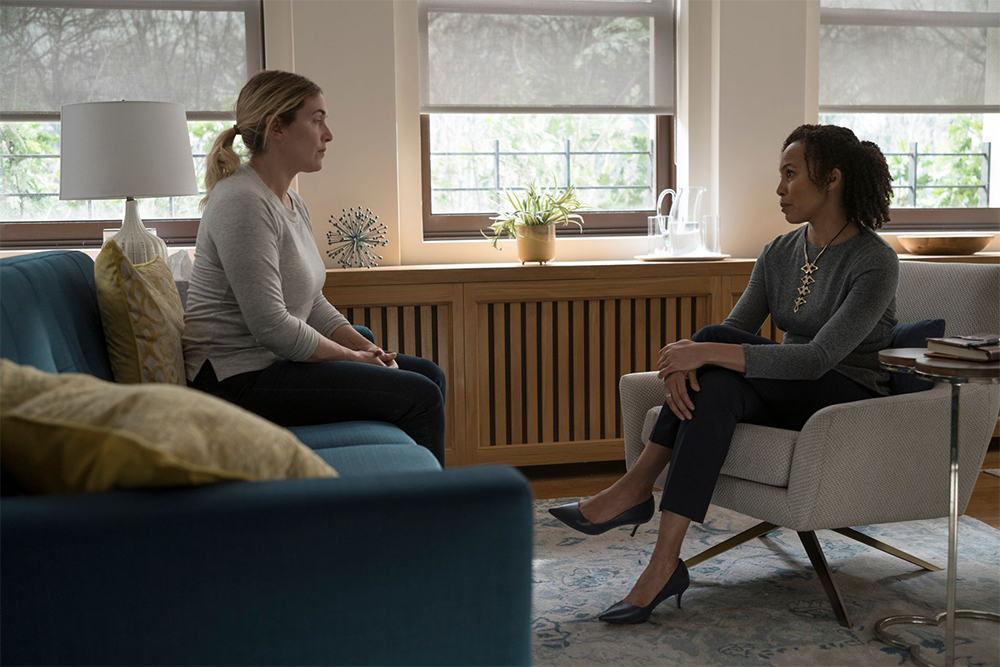 Kate Winslet as Detective Mare Sheehan and Eisa Davis as Mare's therapist, Gayle Graham, in Mare of Easttown (HBO)